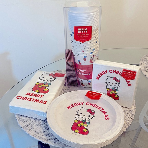 🎄🎀Hello Kitty Set of Disposable Paper Plates, Cups, Napkins & Beverage Napkins - Picture 1 of 7